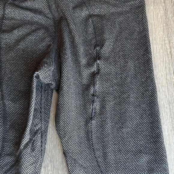 Lululemon Athletica Black Capris - Picture 4 of 5